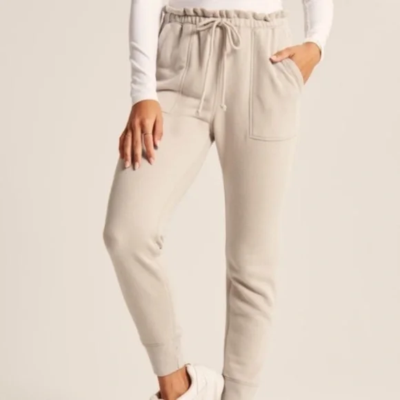 A&F Soft A&F collection Cloud Joggers Cream - Picture 2 of 9